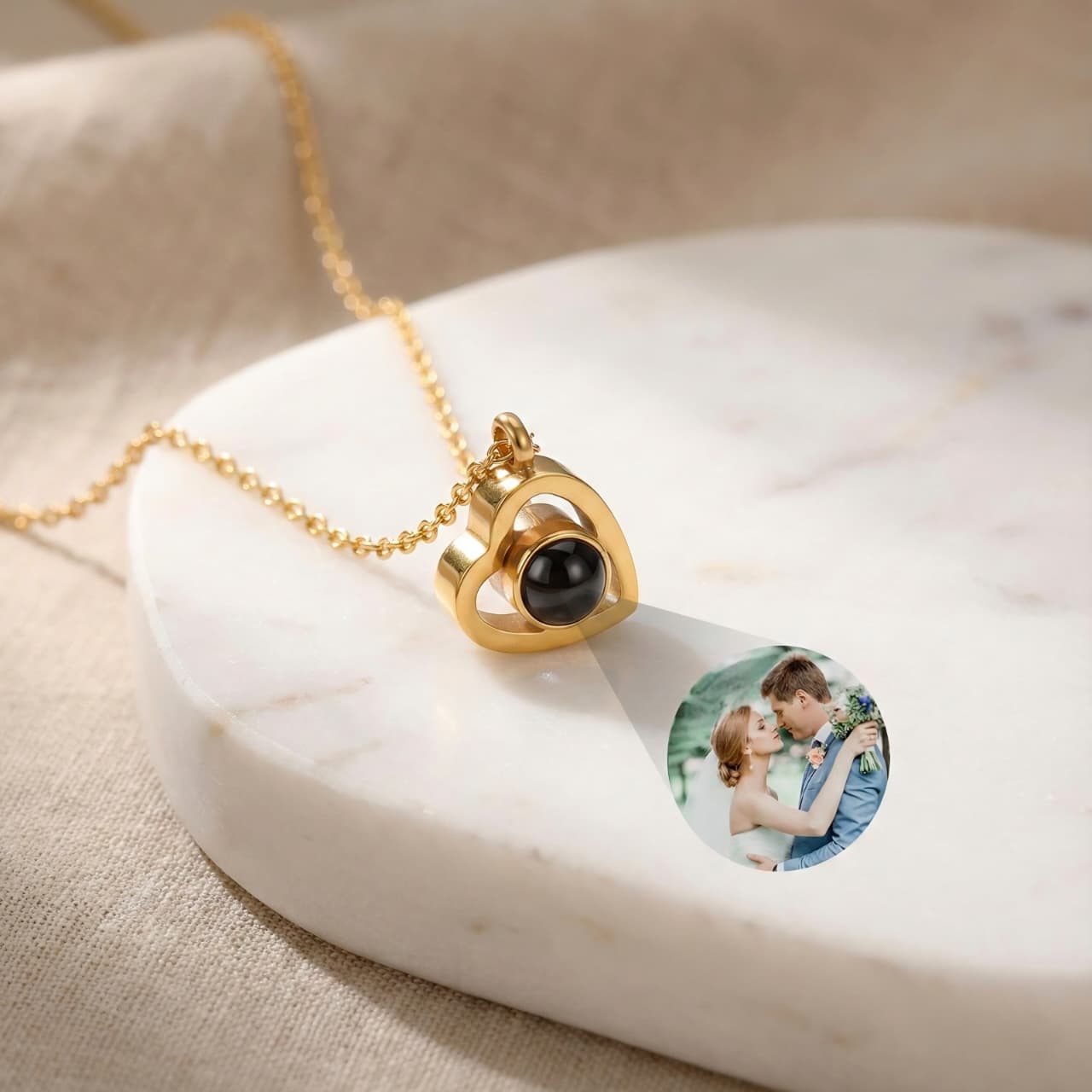 Il Mio Cuore® Photo Projection Necklace – Personalized Heart Necklace with Hidden Photo